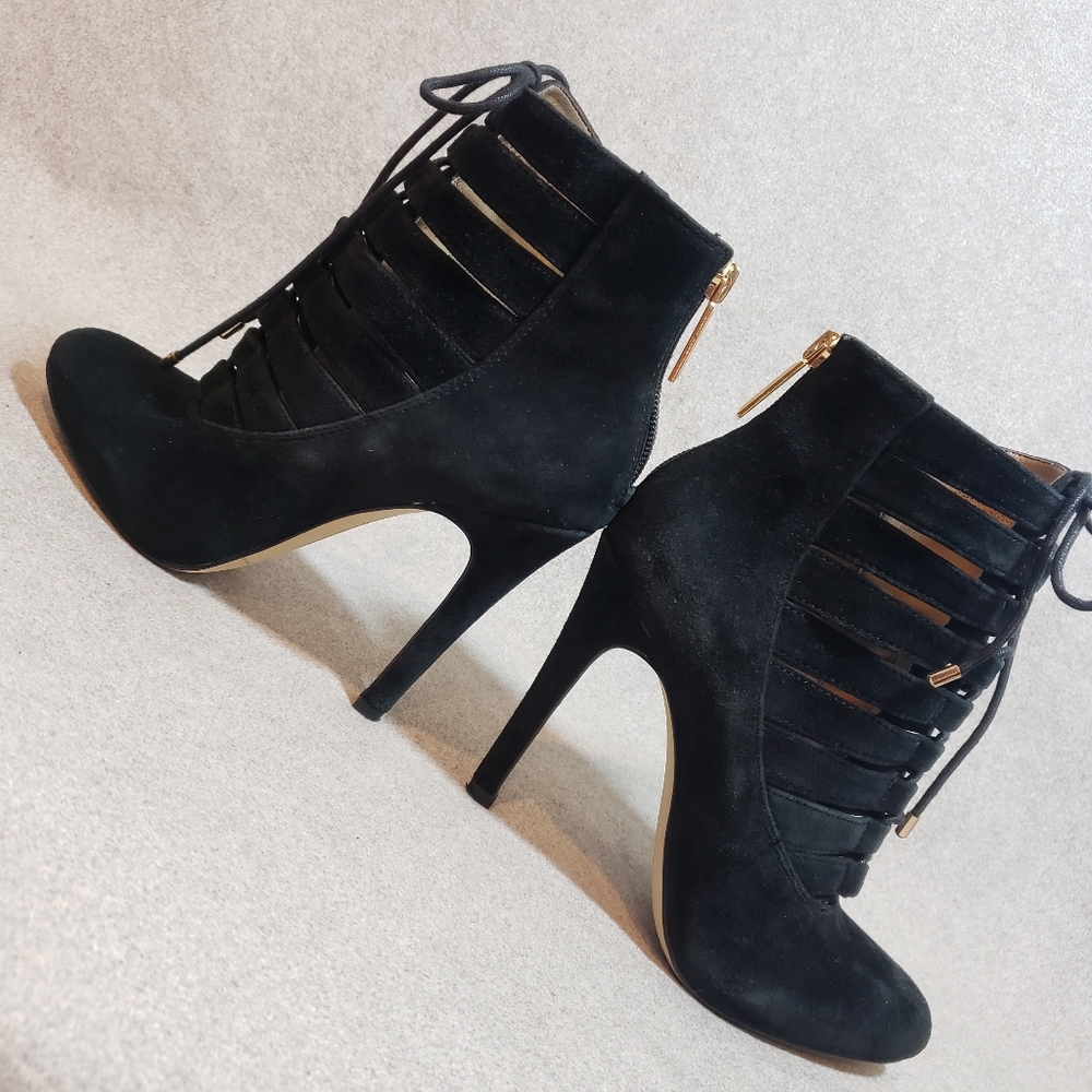 *size 4* BCBGeneration "BELININI stiletto bootie - Picture 5 of 12